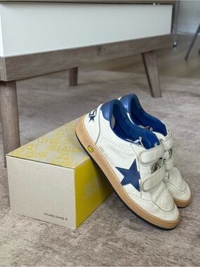 Golden Goose women  White & Navy Velcro Star Sneakers with Gum Sole